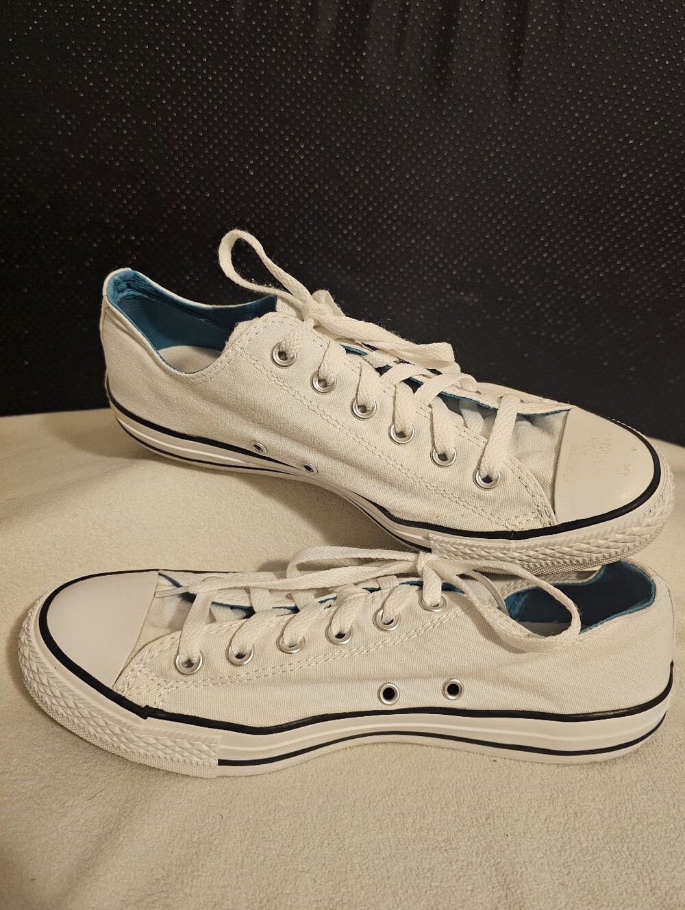 CONVERSE White Low-Top Canvas Sneakers with Blue Lining Unisex Wms 10/Mns 8.